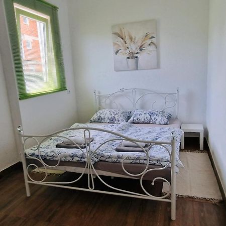Apartman Lena Tusilovic Eksteriør billede