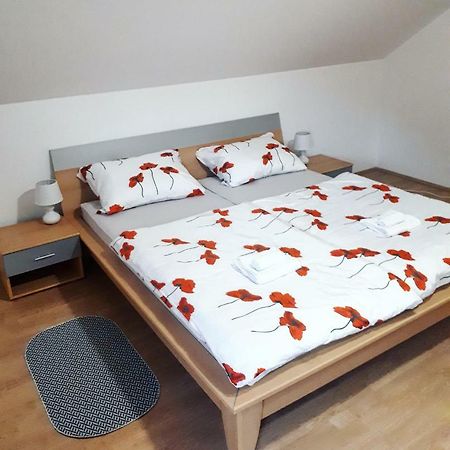 Apartman Lena Tusilovic Eksteriør billede