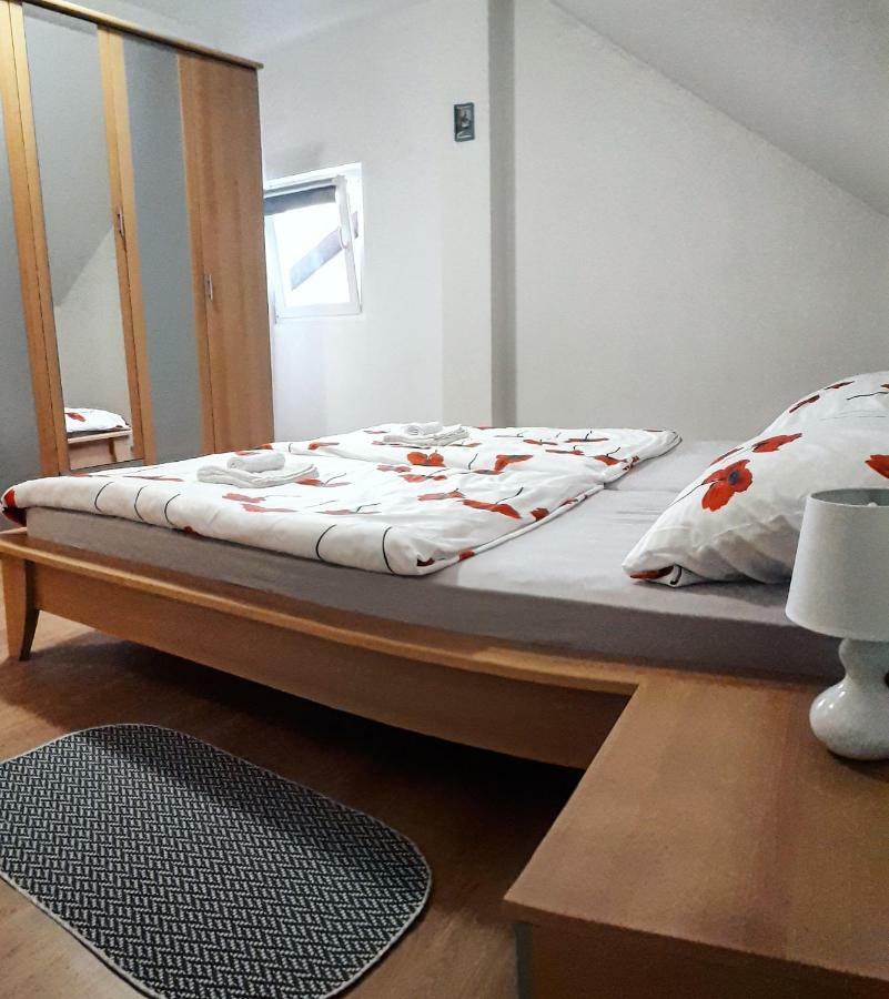 Apartman Lena Tusilovic Eksteriør billede